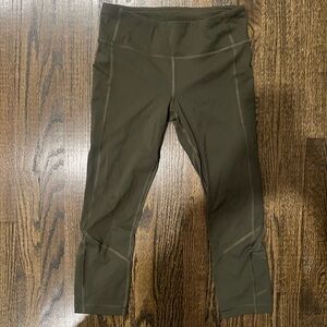 Lululemon Women’s size 6 cropped leggings